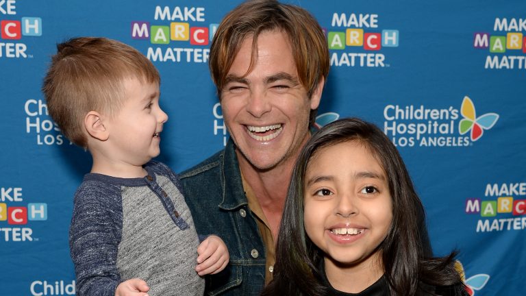 How Chris Pine Supports Children S Hospital Los Angeles The Voluntourist